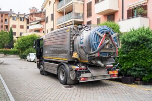 Camion Ecospurghi Lombarda per effettuare spurghi